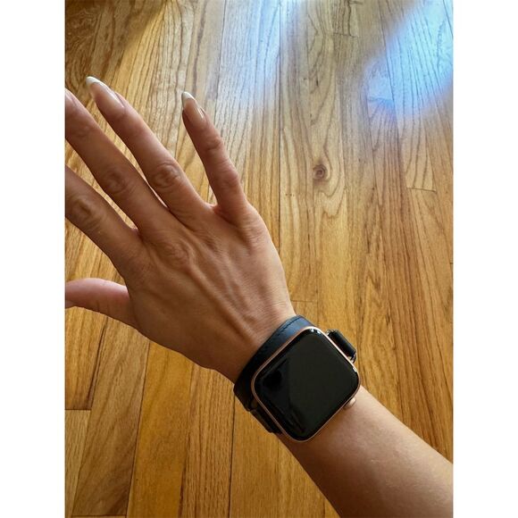 New Hermès Apple Watch 4.0 Rose Gold Hermes Black Leather Double Strap Band New - Picture 1 of 3